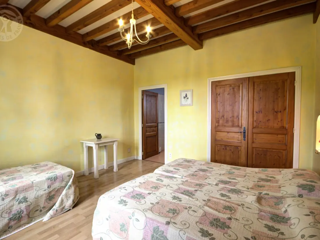 Maison de Vacances CHALAIN-LE-COMTAL 3