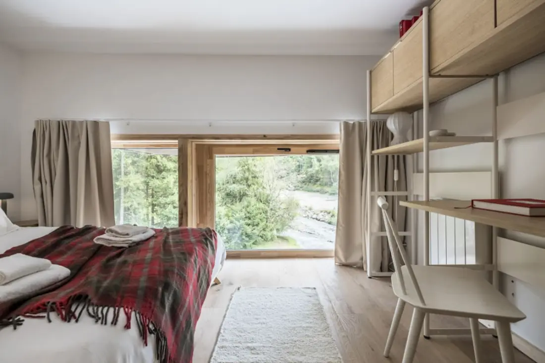 Duplex Rénové Avec Balcon Et Parking à Argentiere