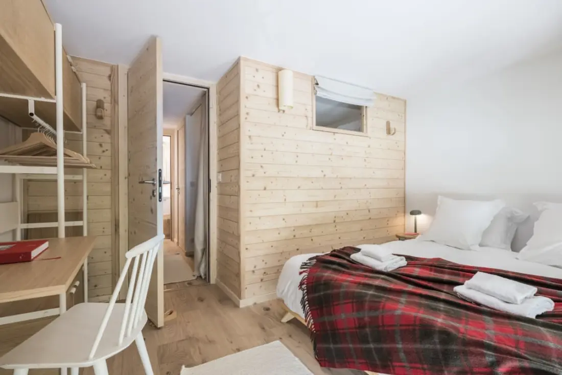 Duplex Rénové Avec Balcon Et Parking à Argentiere