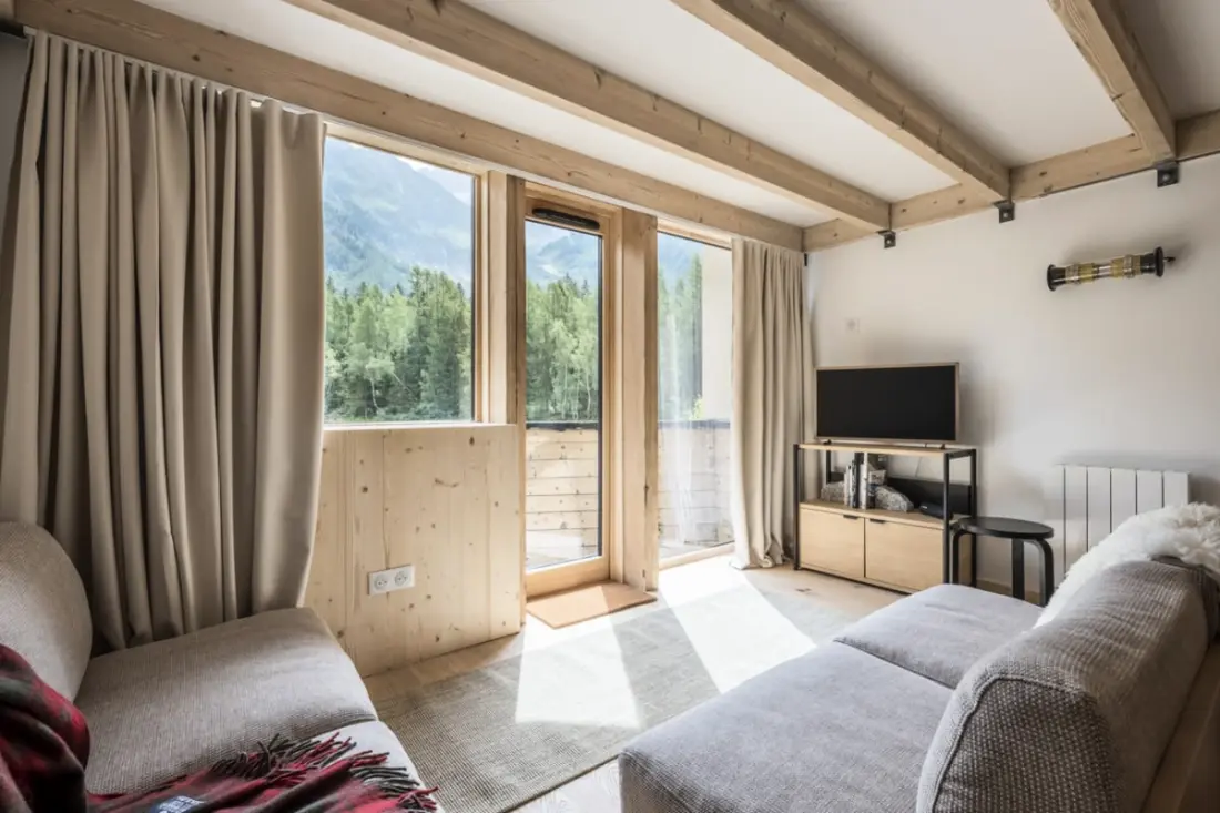 Duplex Rénové Avec Balcon Et Parking à Argentiere