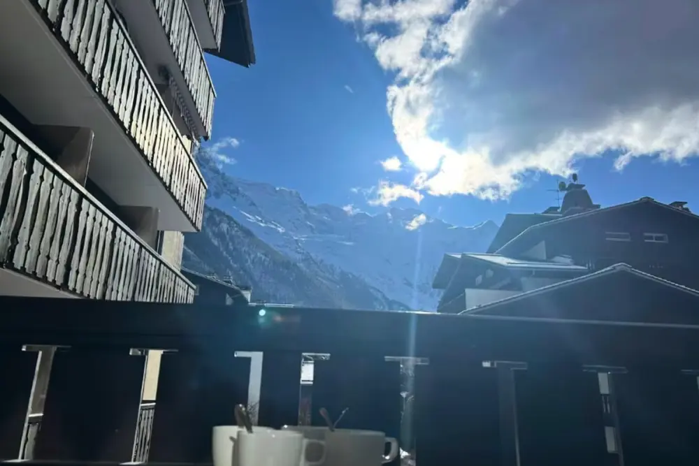 Vue Mont-blanc • Ski Aux Pieds • Parking