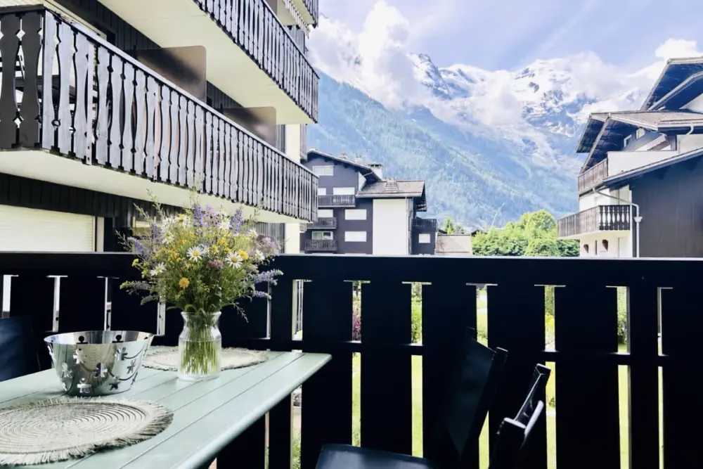 Vue Mont-blanc • Ski Aux Pieds • Parking