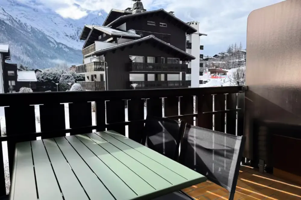 Vue Mont-blanc • Ski Aux Pieds • Parking
