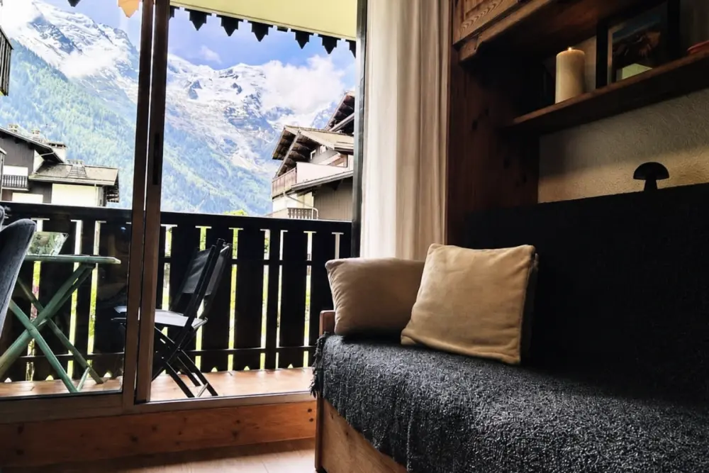 Vue Mont-blanc • Ski Aux Pieds • Parking