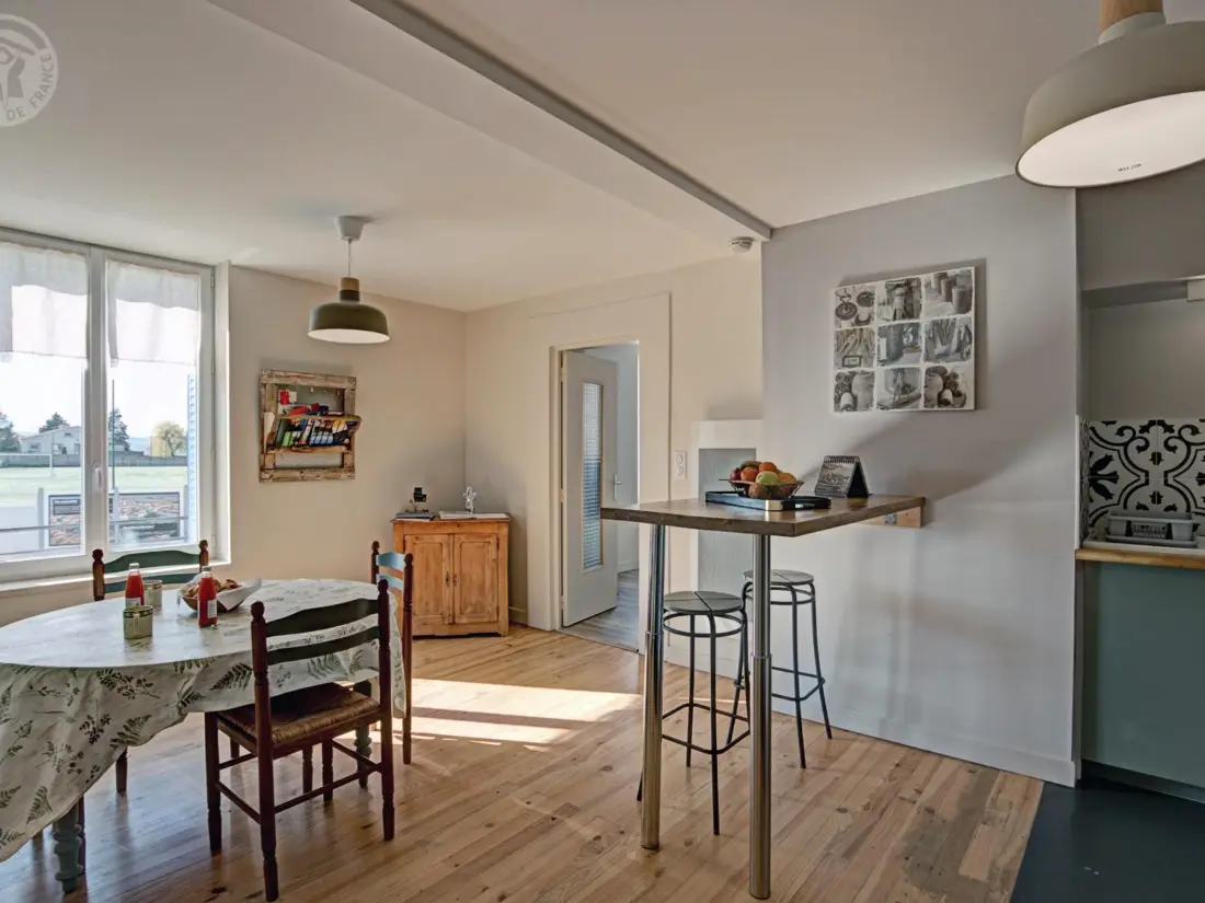 Location de Vacances CHAZELLES-SUR-LYON 3