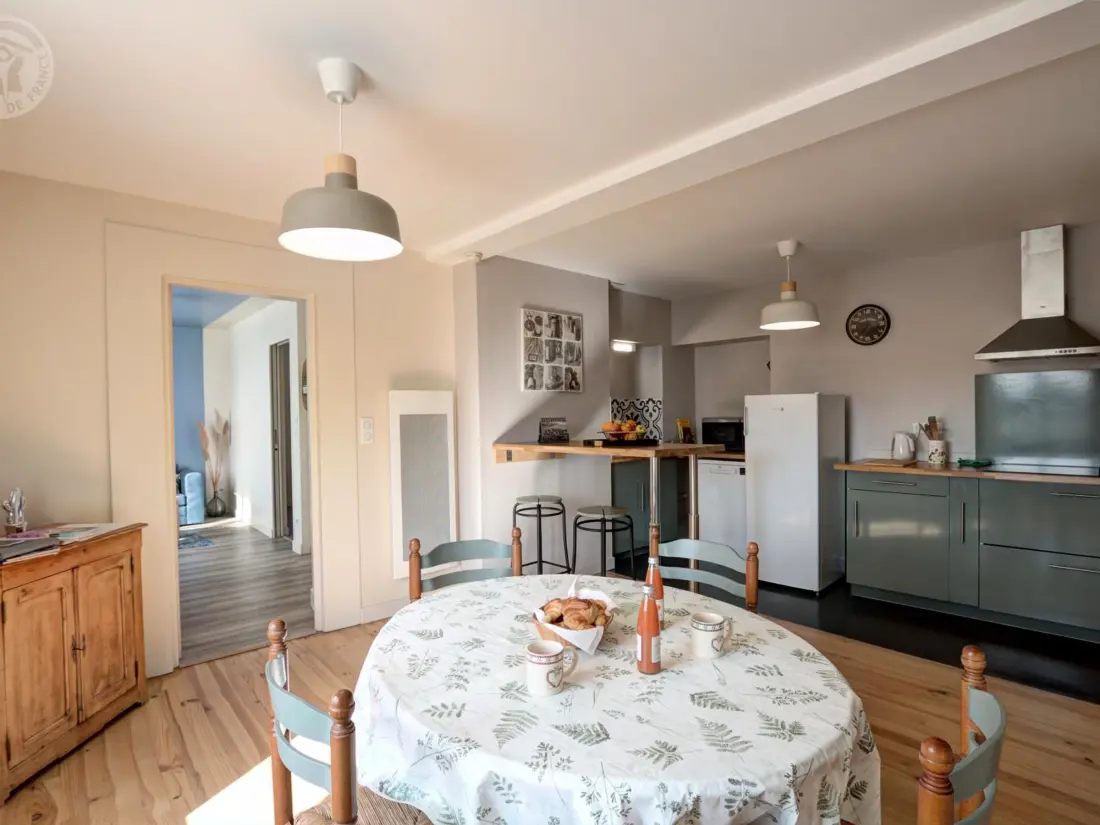 Location de Vacances CHAZELLES-SUR-LYON 3