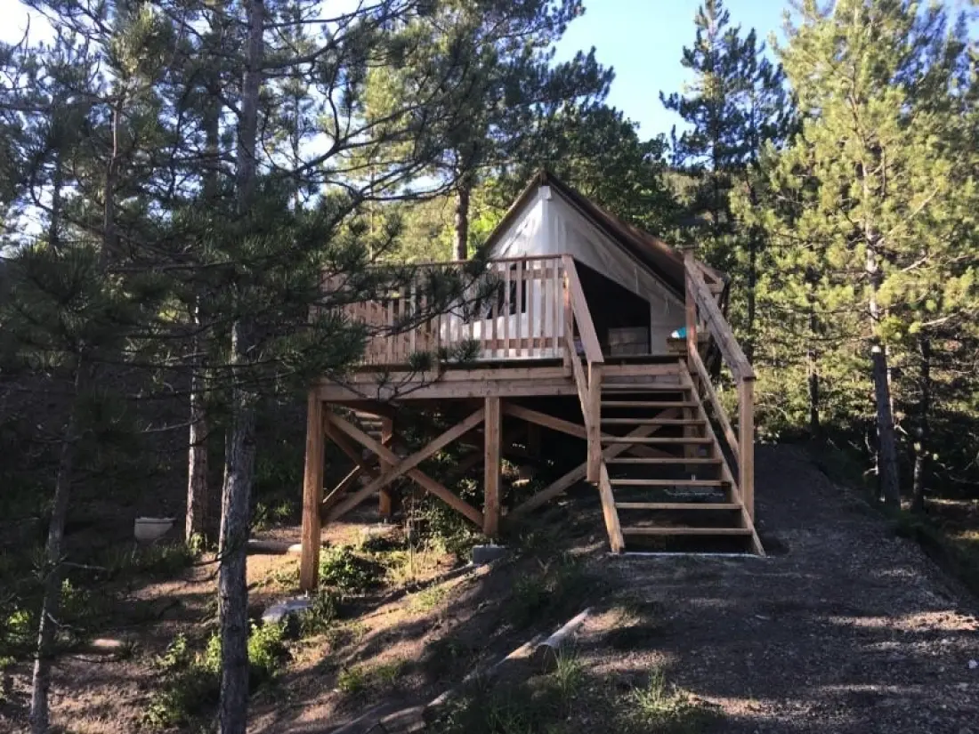 Flower Camping Le Clot du Jay 3 étoiles★★★