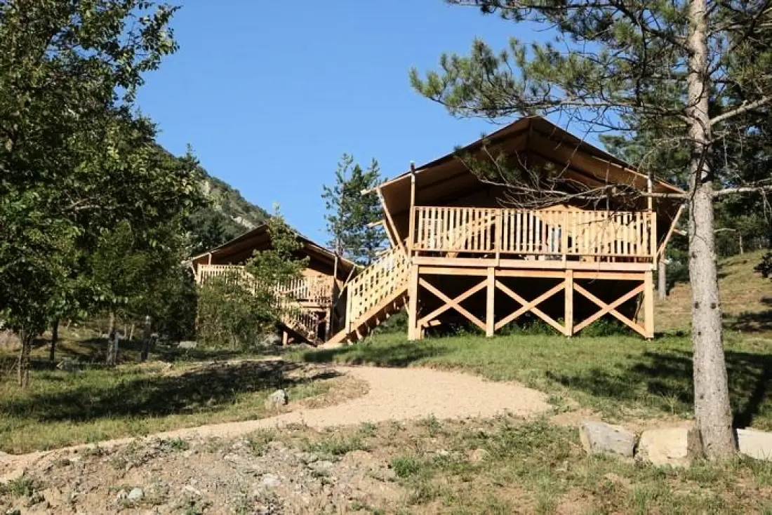 Flower Camping Le Clot du Jay 3 étoiles★★★