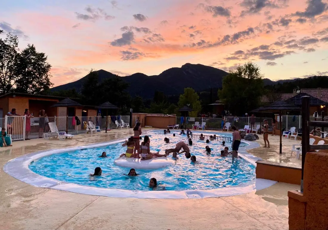 Flower Camping Le Clot du Jay 3 étoiles★★★