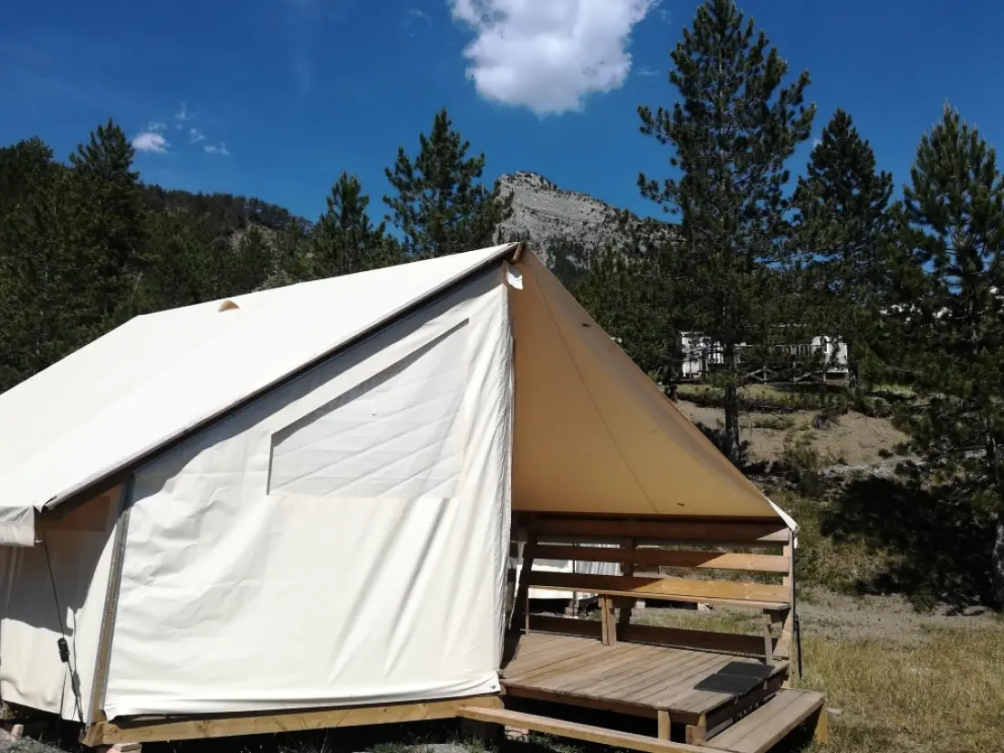 Flower Camping Le Clot du Jay 3 étoiles★★★