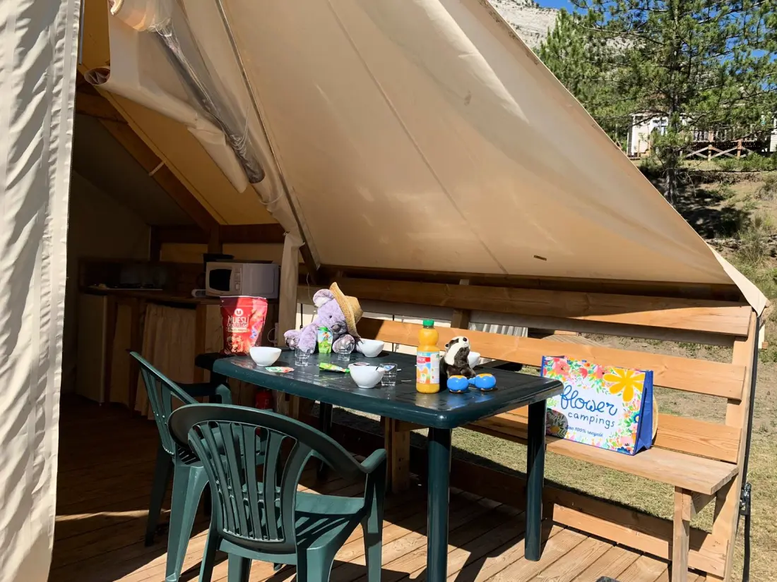 Flower Camping Le Clot du Jay 3 étoiles★★★