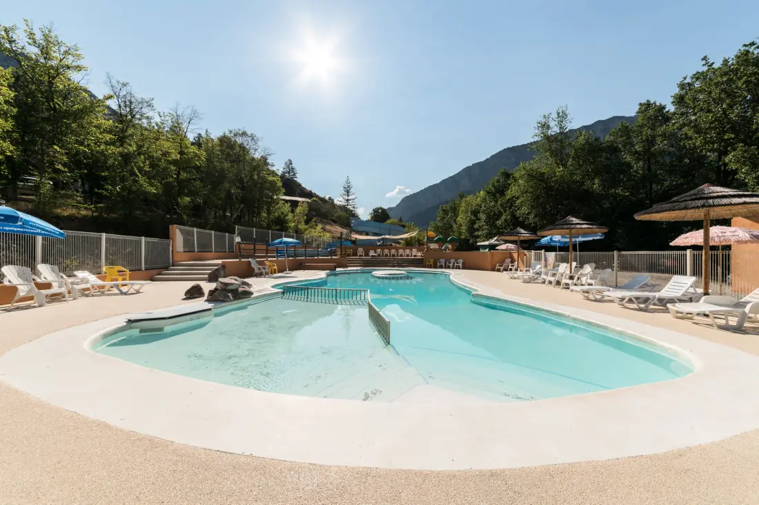 Flower Camping Le Clot du Jay 3 étoiles★★★