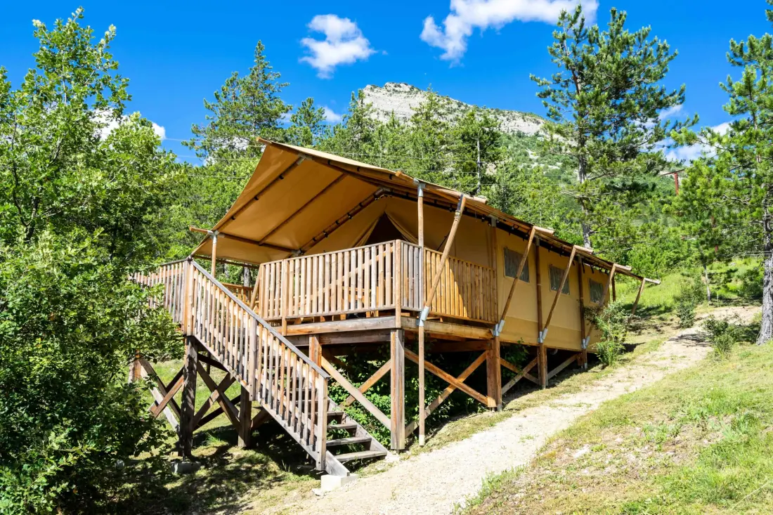 Flower Camping Le Clot du Jay 3 étoiles★★★