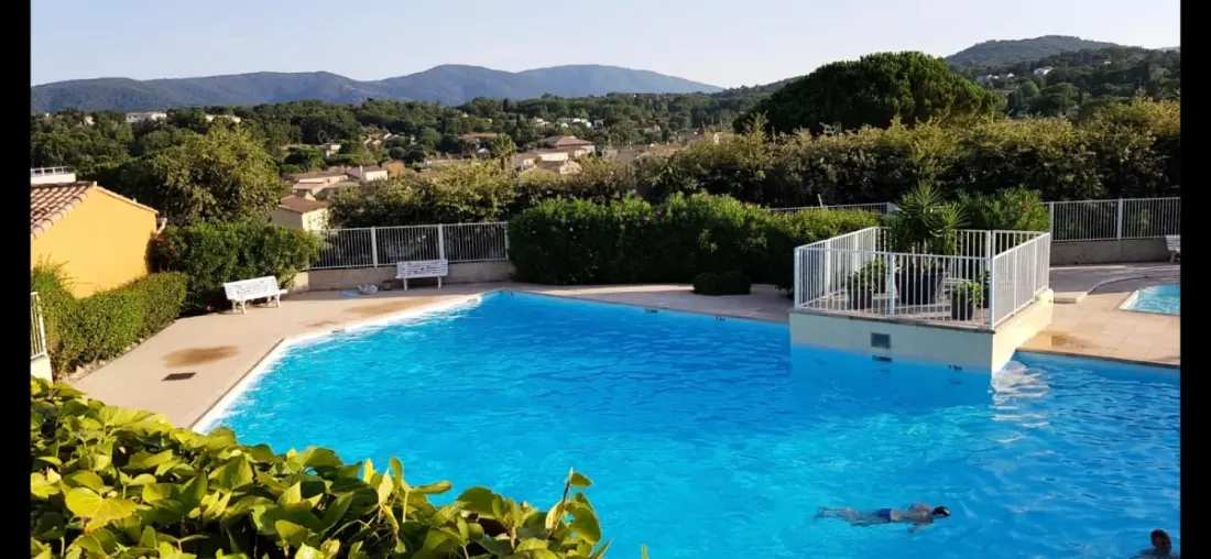 Appartement F2 En Résidence Avec Piscine