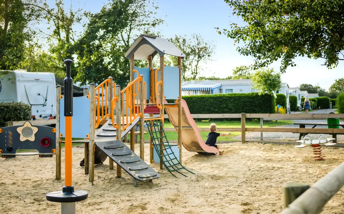 Camping Le Robinson 31 étoiles★