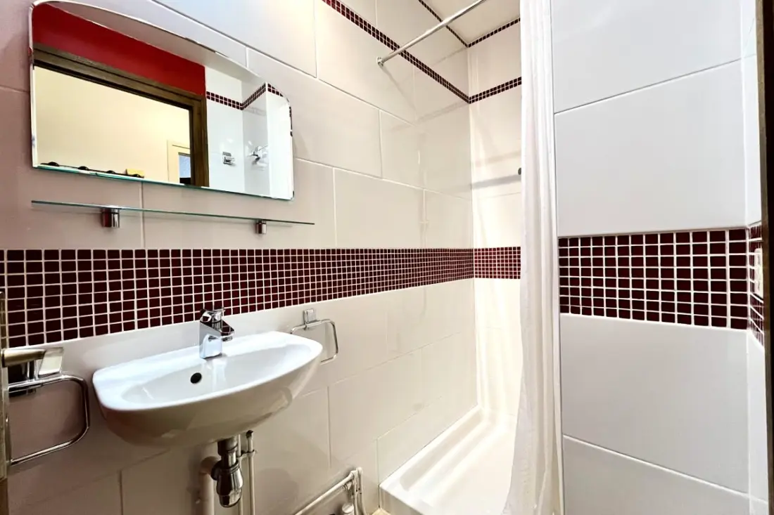 Appartement De 80 M² Avec Terrasse