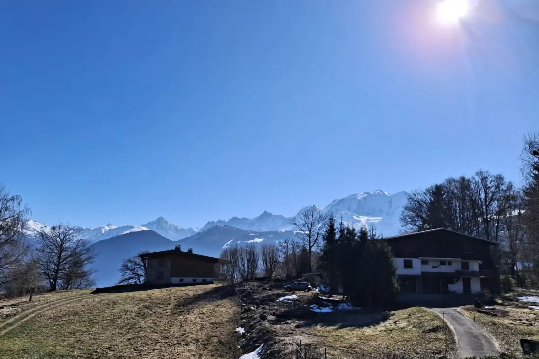 Vue Mont-blanc Et Pistes à Pied à Combloux