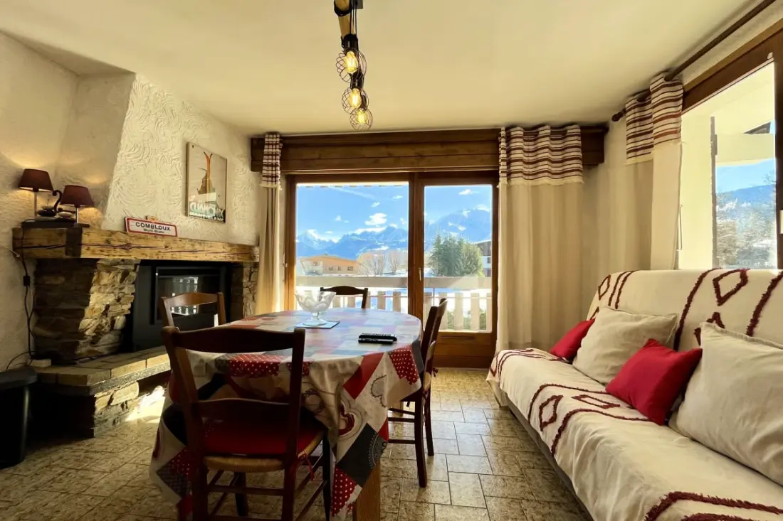 Vue Mont-blanc Et Pistes à Pied à Combloux