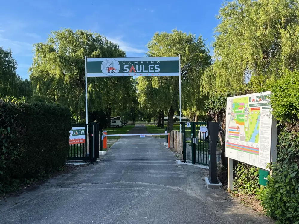 Camping Les Saules De Cormery