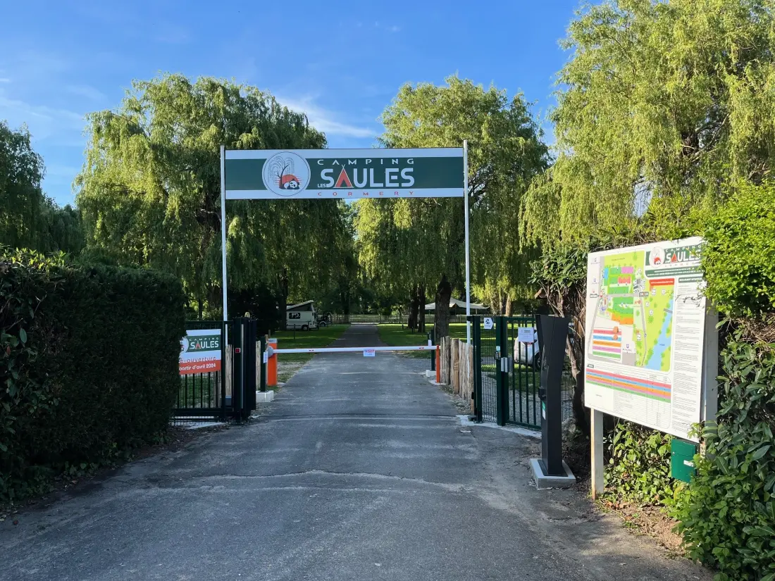 Camping Les Saules De Cormery