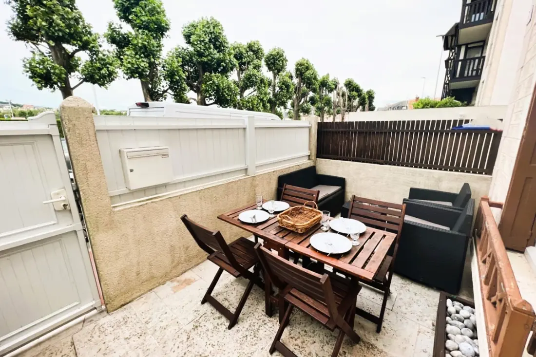 Maison De Ville Familiale Avec Sa Belle Terrasse