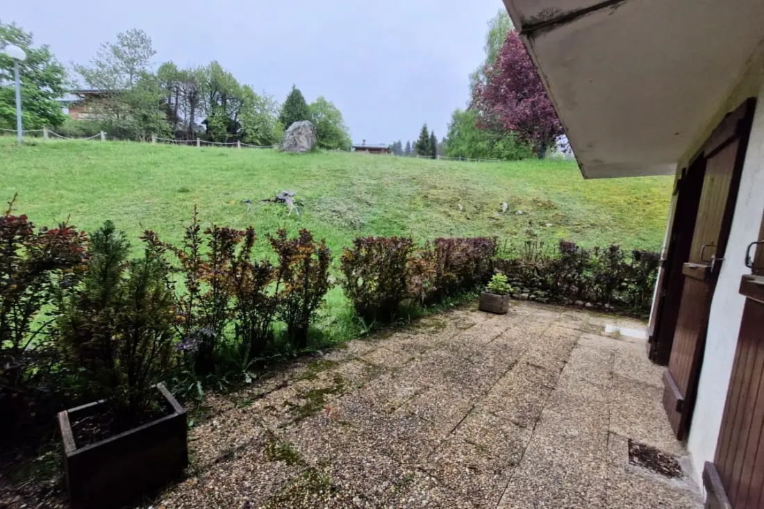 Appartement Avec Jardin à Demi-quartier