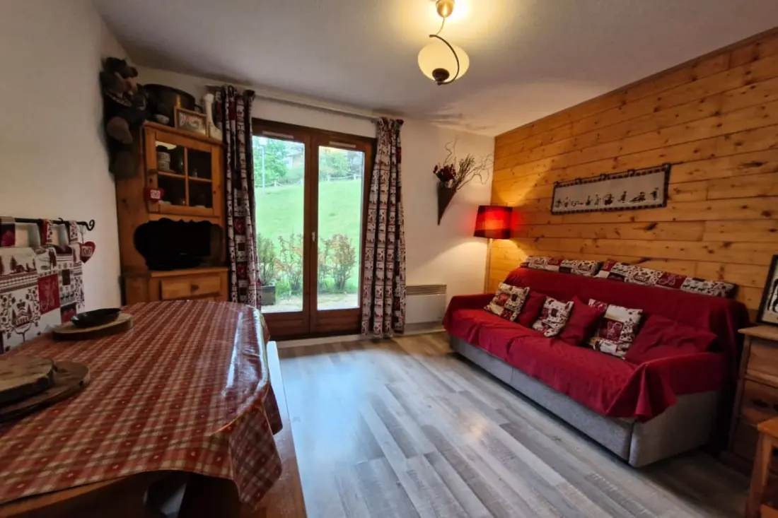 Appartement Avec Jardin à Demi-quartier