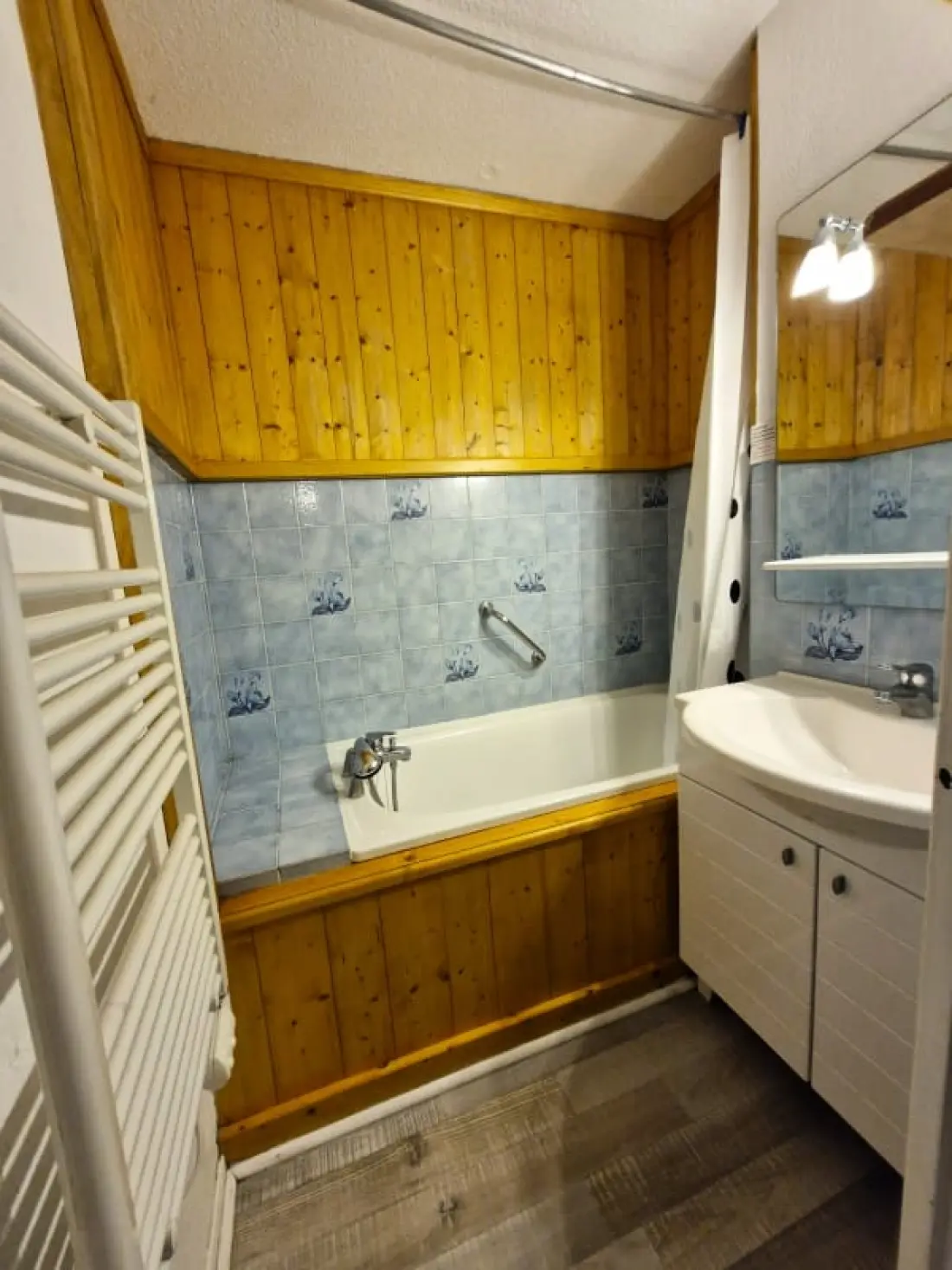 Appartement Avec Jardin à Demi-quartier