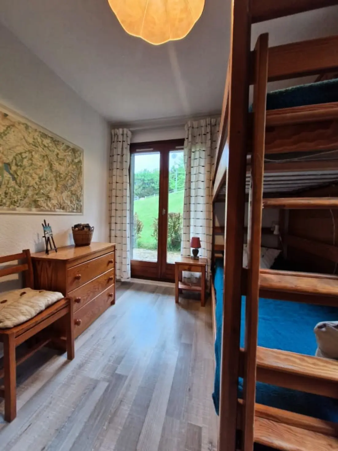 Appartement Avec Jardin à Demi-quartier