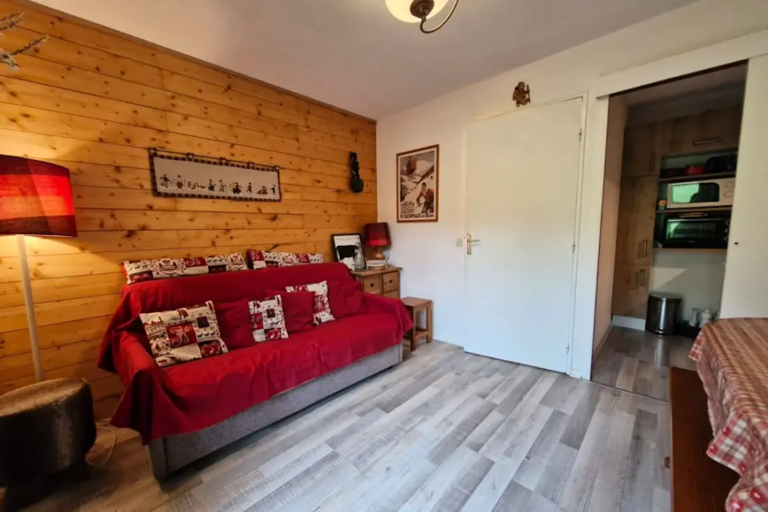 Appartement Avec Jardin à Demi-quartier