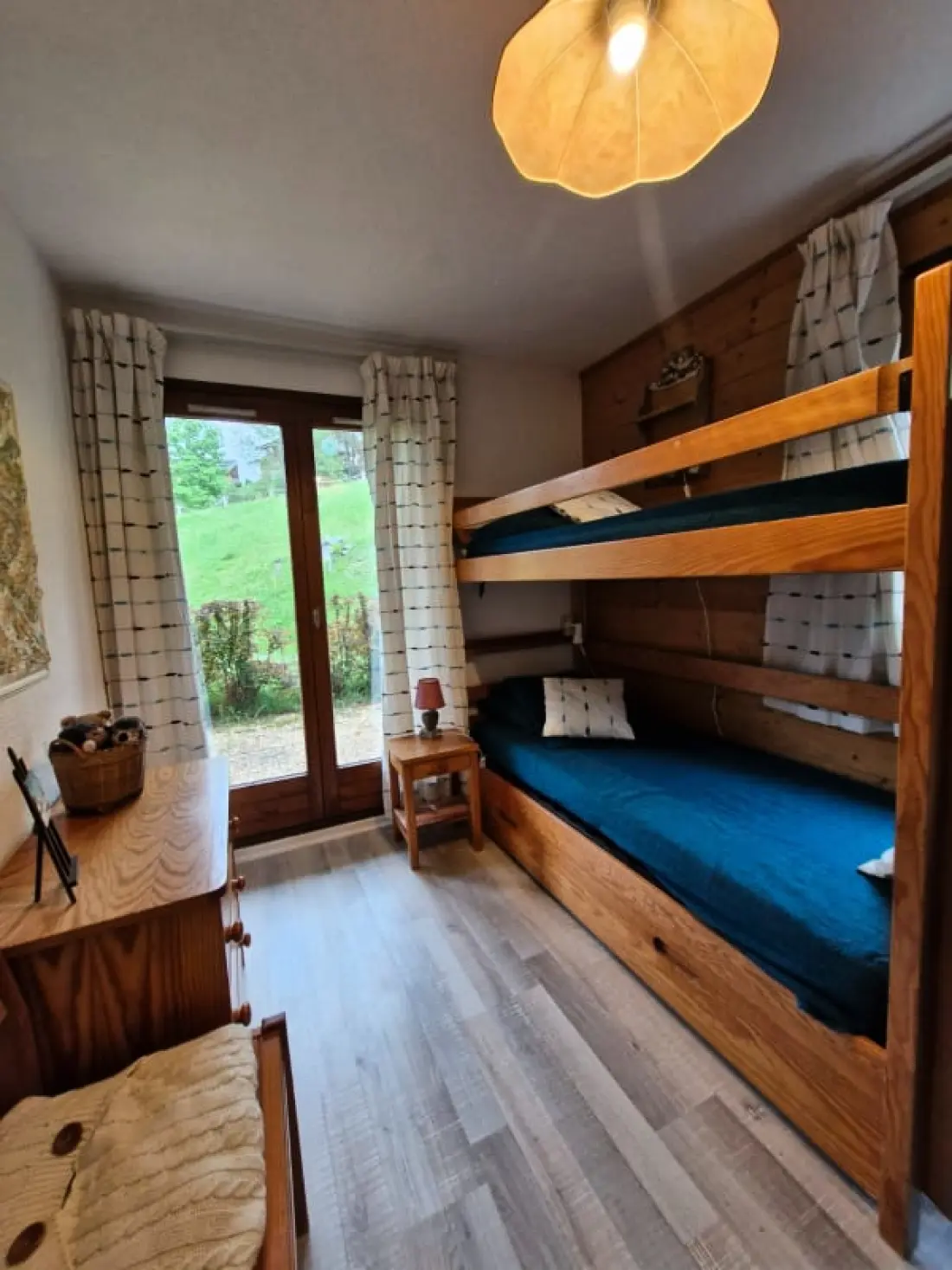 Appartement Avec Jardin à Demi-quartier