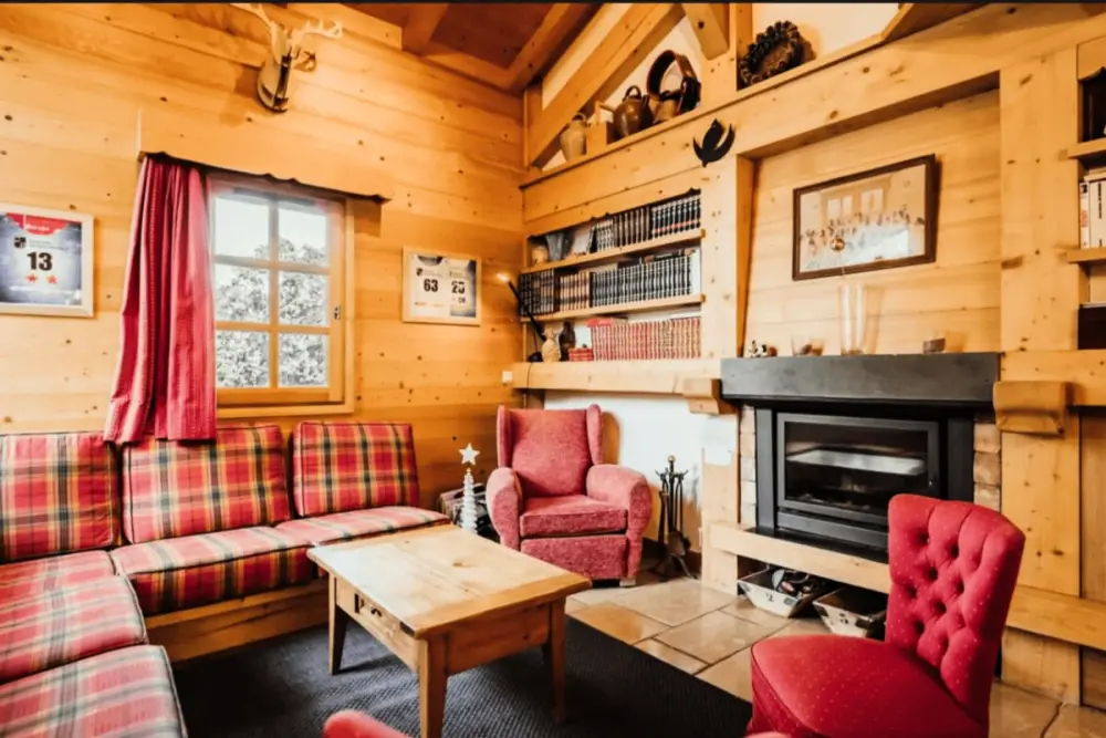 Chalet Avec Balcons à Demi-quartier