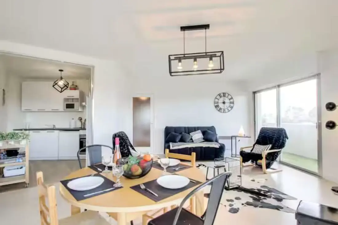 Appartement Lumineux, Balcon &amp; Vue Mer