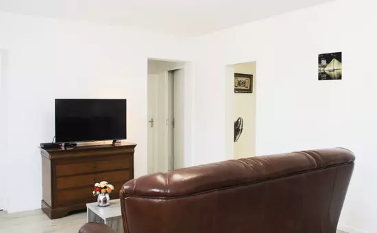 Appartement Rénové Et Chaleureux - 2 Chambres