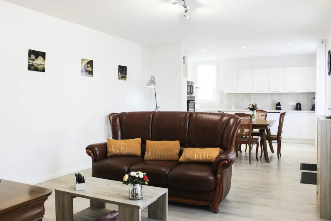 Appartement Rénové Et Chaleureux - 2 Chambres