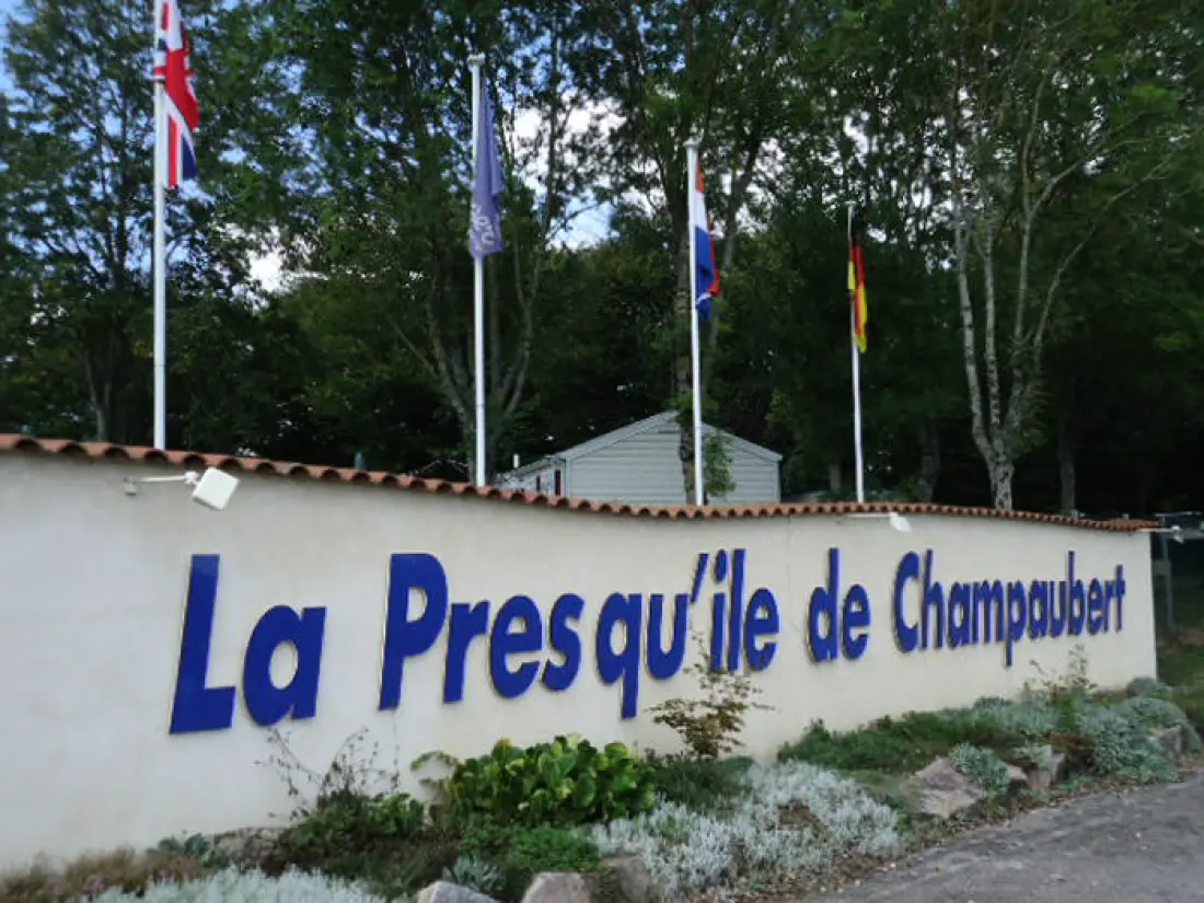 Camping La Presqu'île de Champaubert4 étoiles★★★★