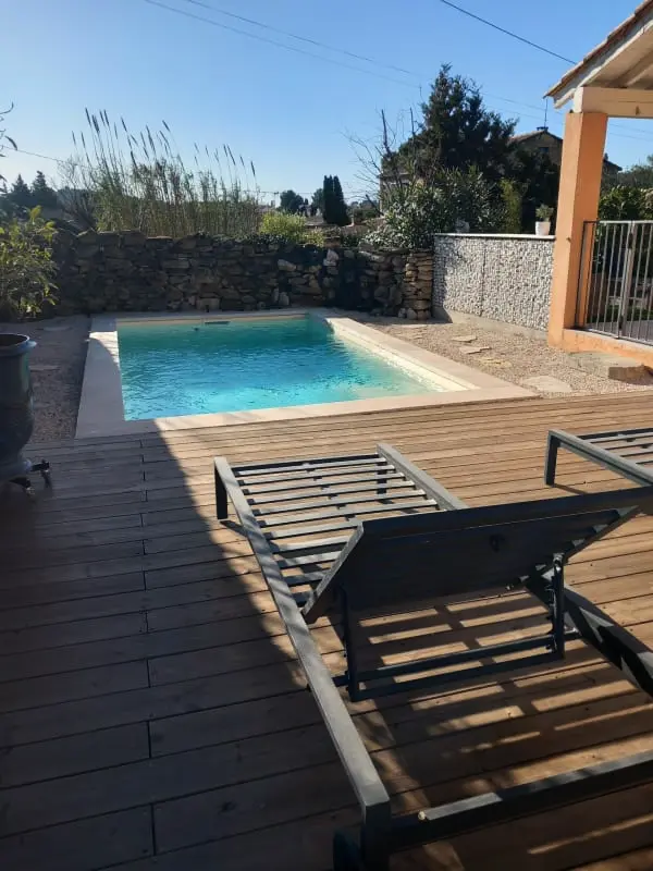 Maison Avec Piscine Privée à Entraigues