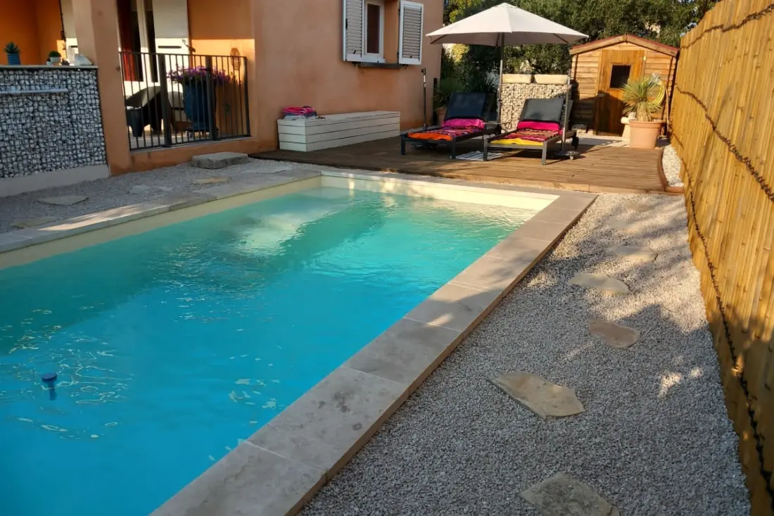 Maison Avec Piscine Privée à Entraigues
