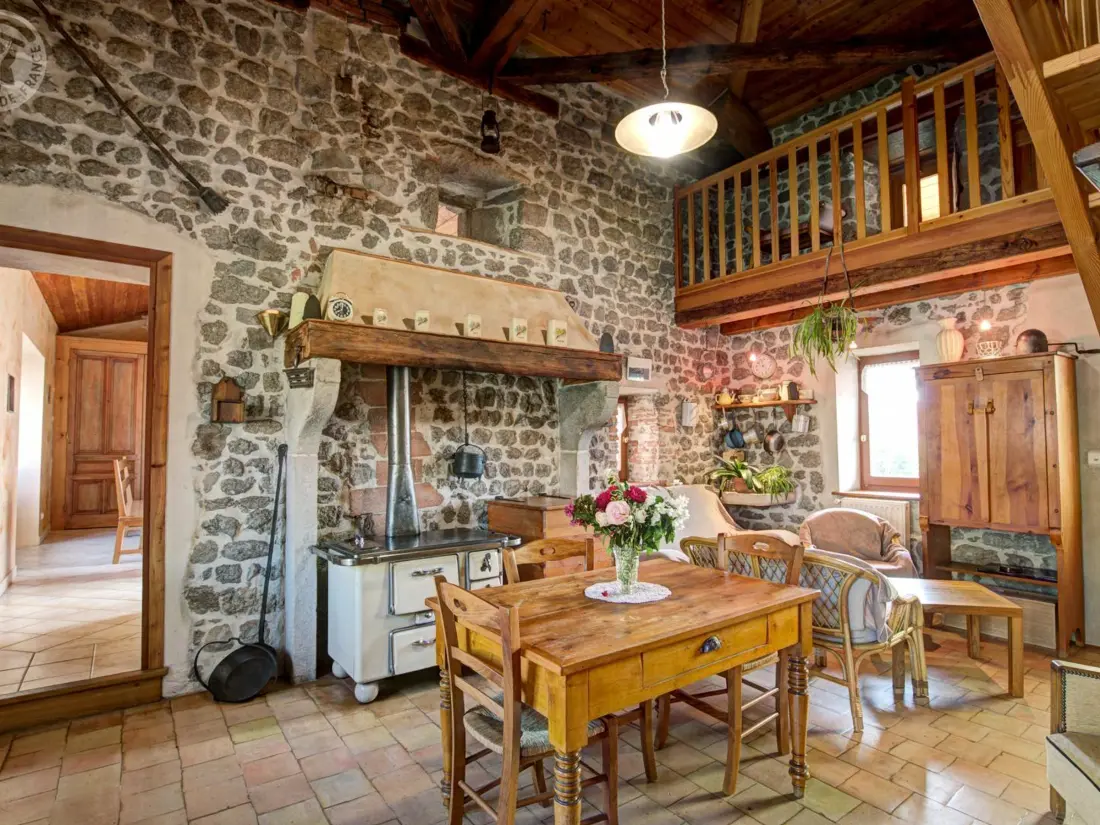 Maison de Vacances ESSERTINES-EN-CHATELNEUF