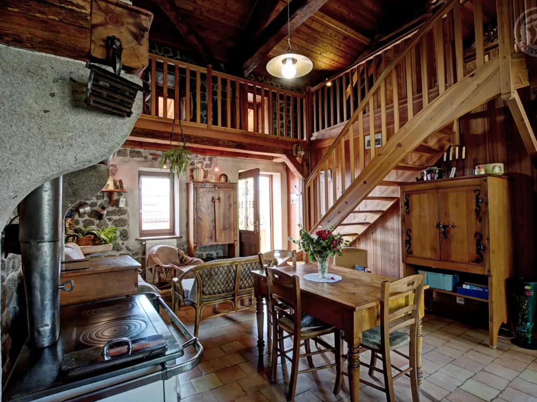 Maison de Vacances ESSERTINES-EN-CHATELNEUF