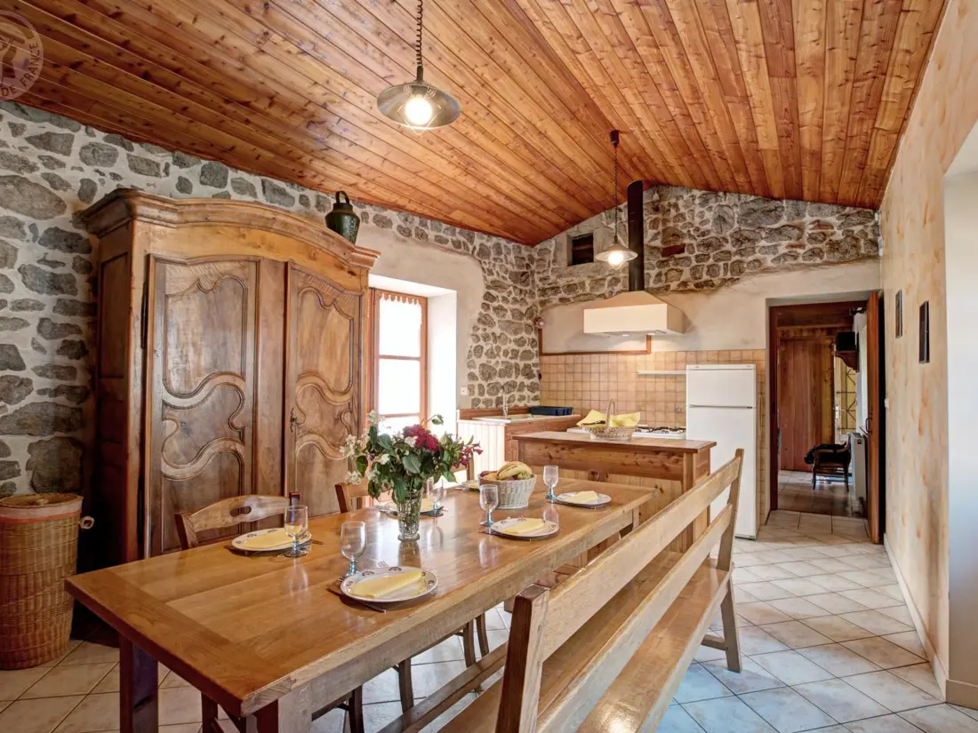 Maison de Vacances ESSERTINES-EN-CHATELNEUF