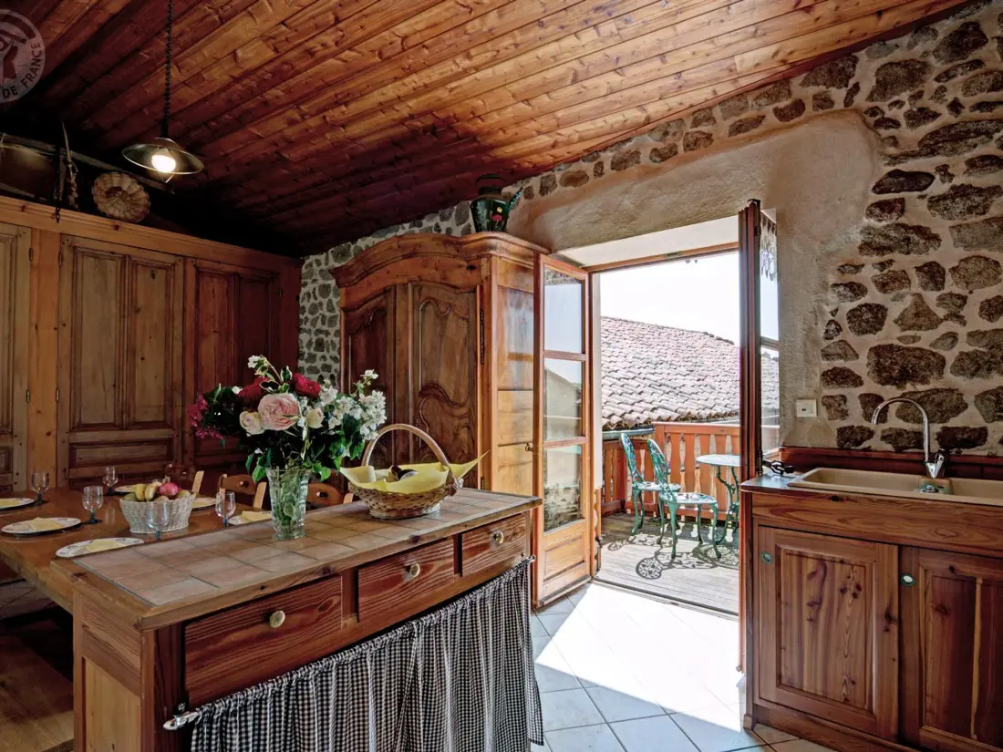 Maison de Vacances ESSERTINES-EN-CHATELNEUF