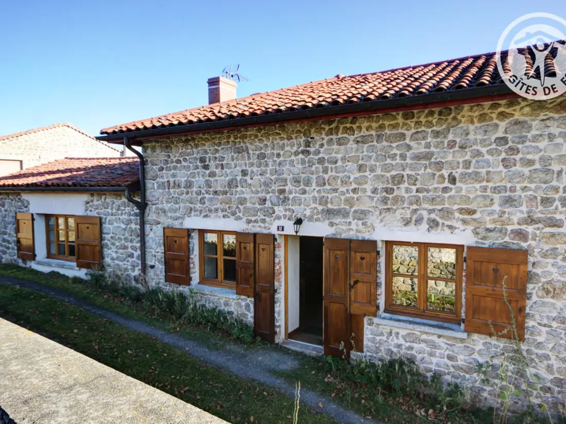 Maison de Vacances ESSERTINES-EN-CHATELNEUF
