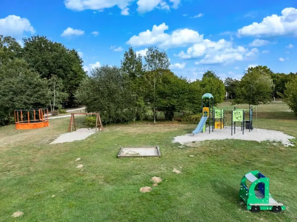 Camping Les Gorges du Chambon 4 étoiles★★★★