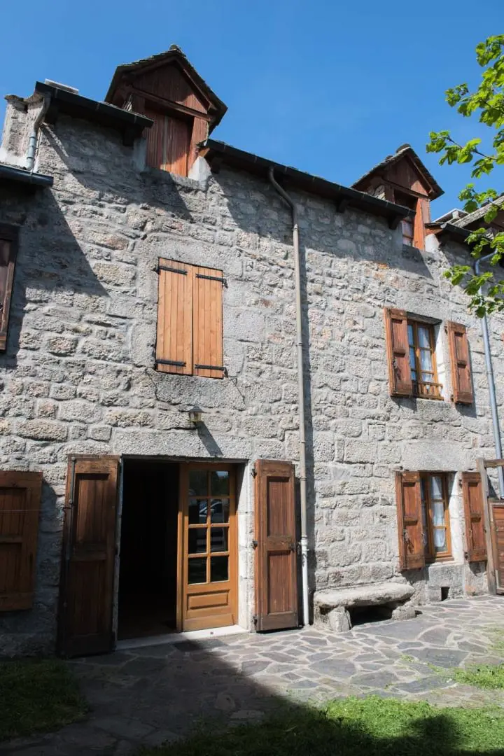 Gîte de France Gîtes de france 6/7 personnes au fau de peyre 2 épis