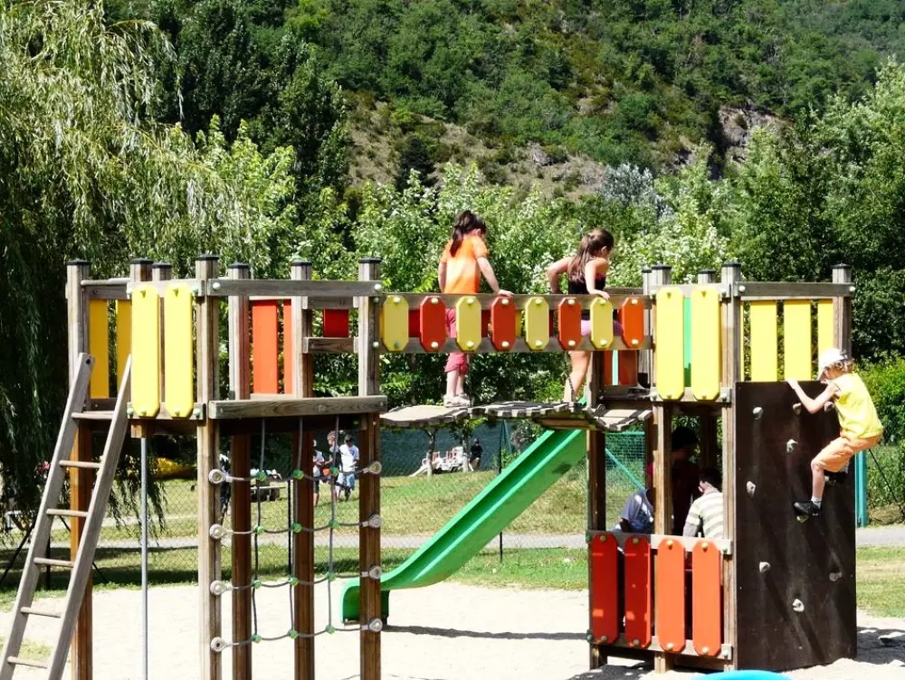 Ushuaïa Villages - Camping Le Port de Lacombe 3 étoiles★★★