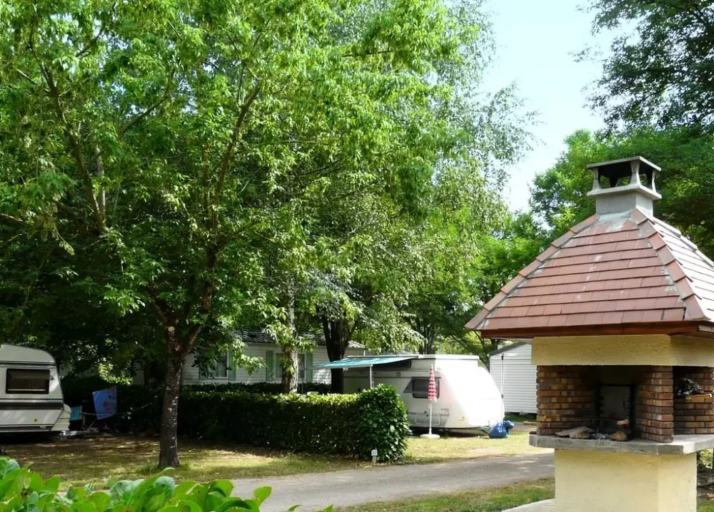 Ushuaïa Villages - Camping Le Port de Lacombe 3 étoiles★★★