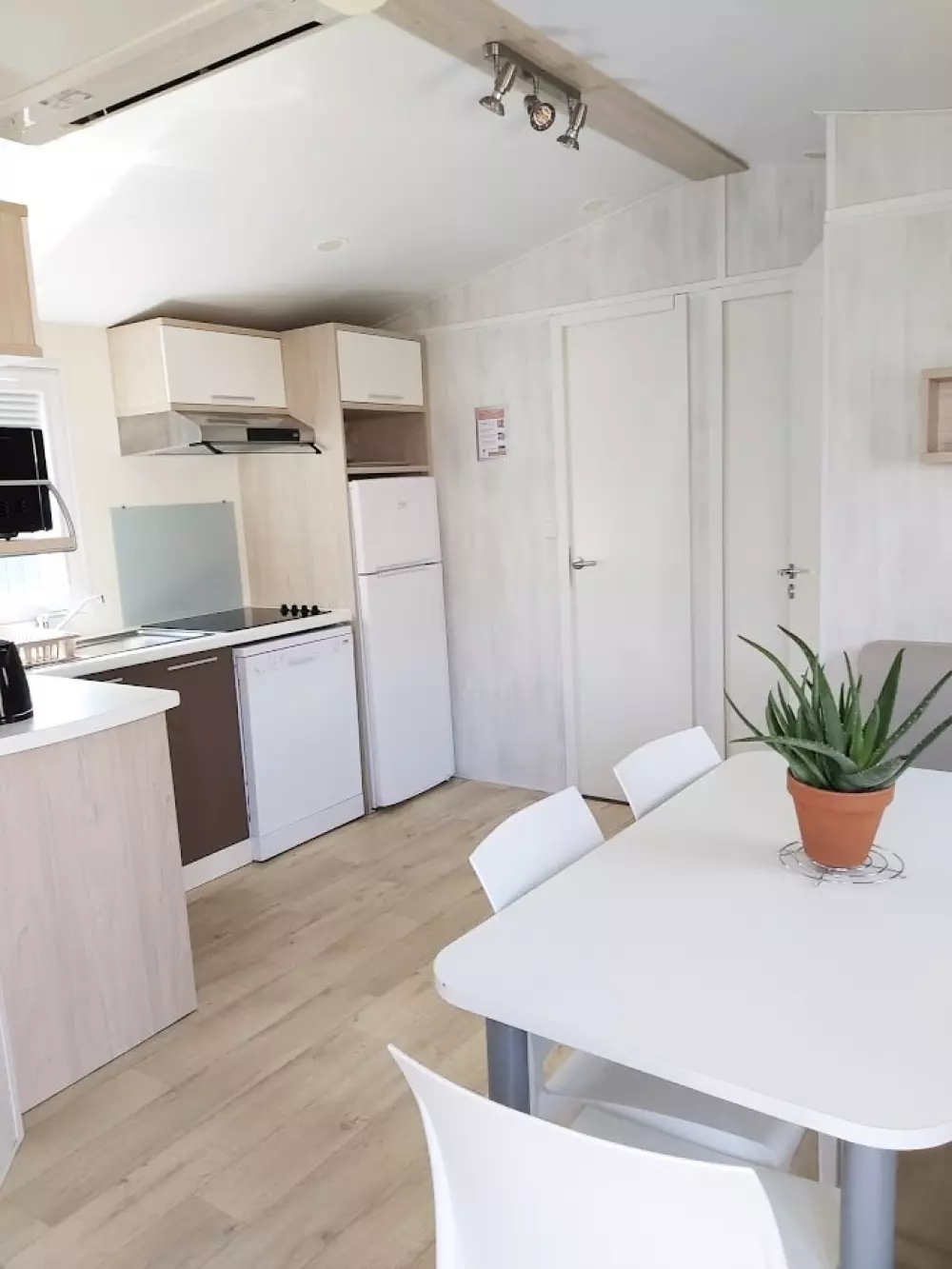 Ushuaïa Villages - Camping Le Port de Lacombe 3 étoiles★★★