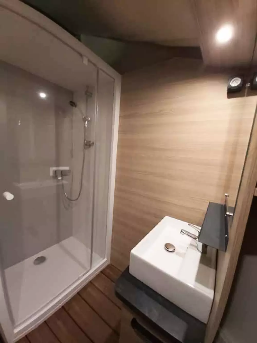 Ushuaïa Villages - Camping Le Port de Lacombe 3 étoiles★★★