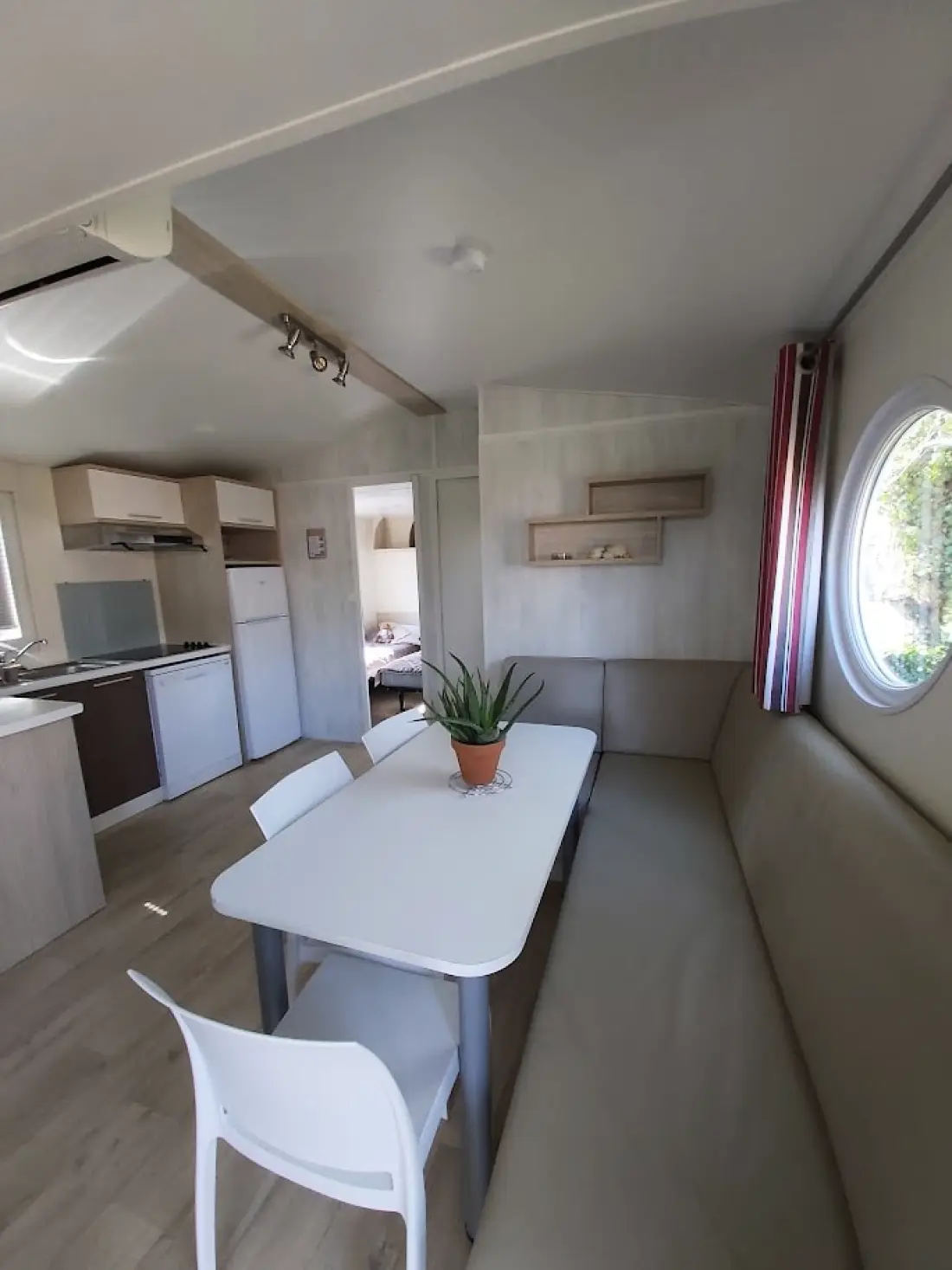 Ushuaïa Villages - Camping Le Port de Lacombe 3 étoiles★★★